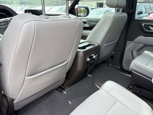Used 2022 GMC Yukon SLT w/ SLT Luxury Package AWD/4WD image 17
