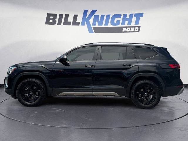 Used 2025 Volkswagen Atlas Peak Edition SE AWD/4WD image 2