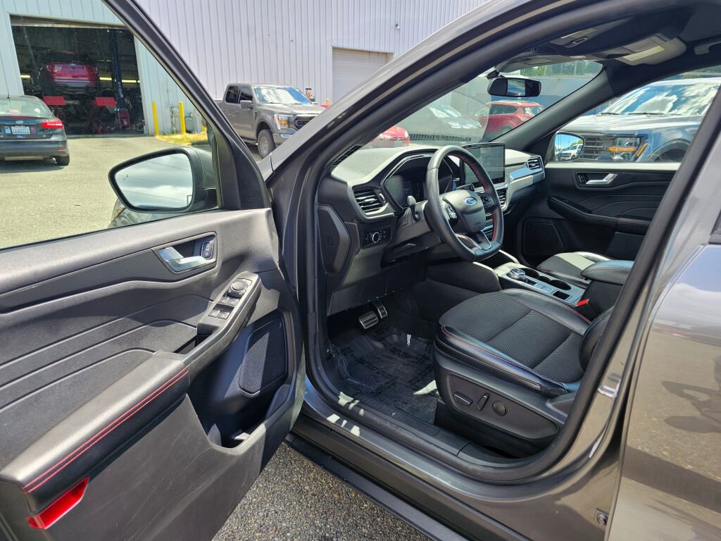 Certified 2024 Ford Escape ST-Line w/ Tech Pack #1 AWD/4WD image 11