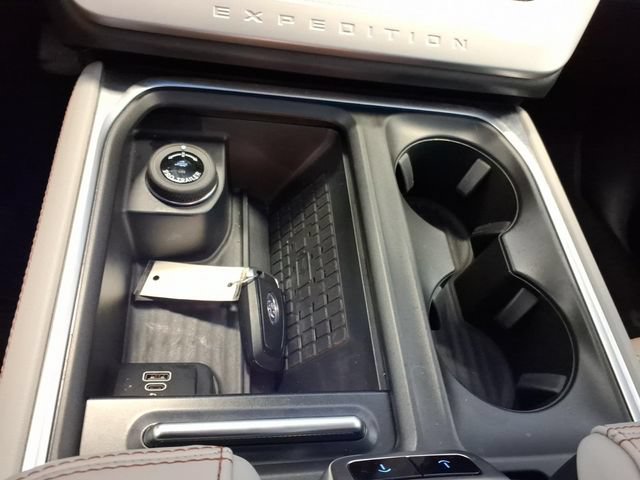 Certified 2025 Ford Expedition Active AWD/4WD image 24