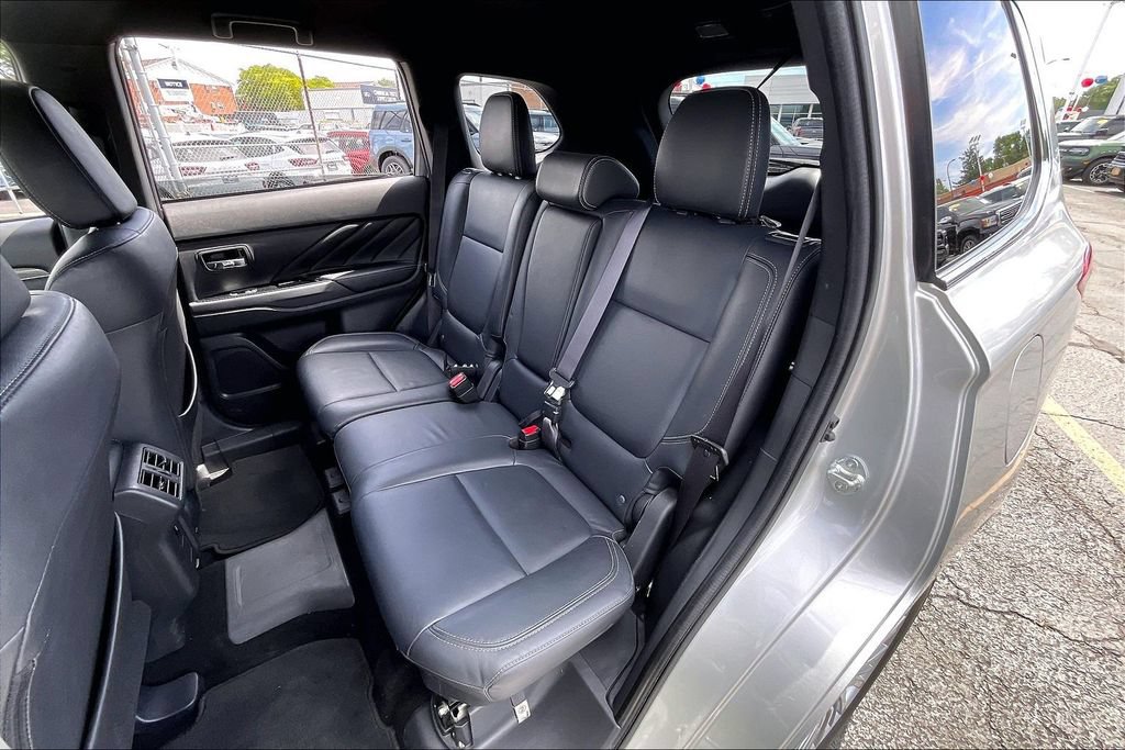Used 2019 Mitsubishi Outlander SEL AWD/4WD image 25