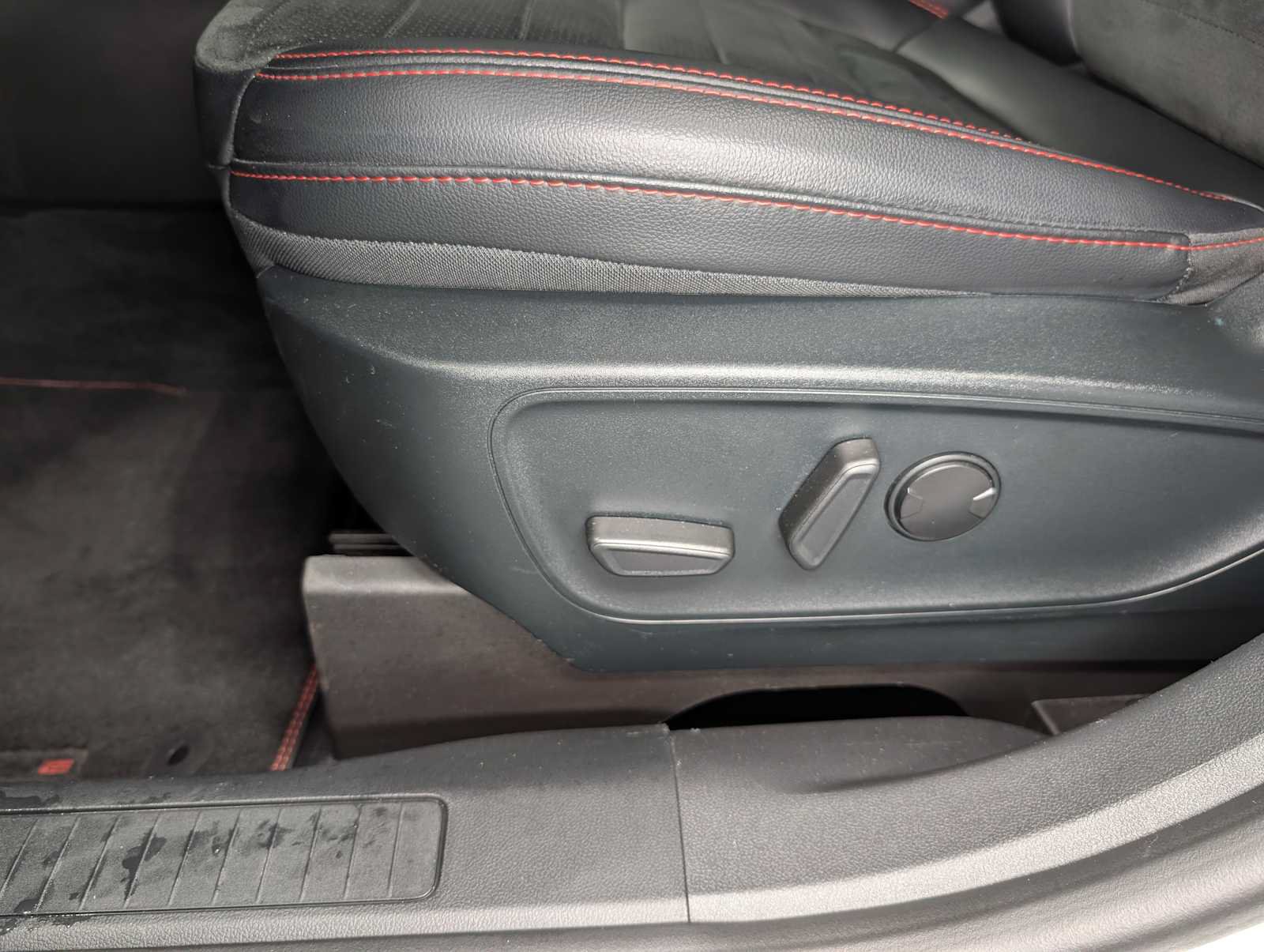 Certified 2021 Ford Escape SEL w/ SEL Stealth AWD Package image 38