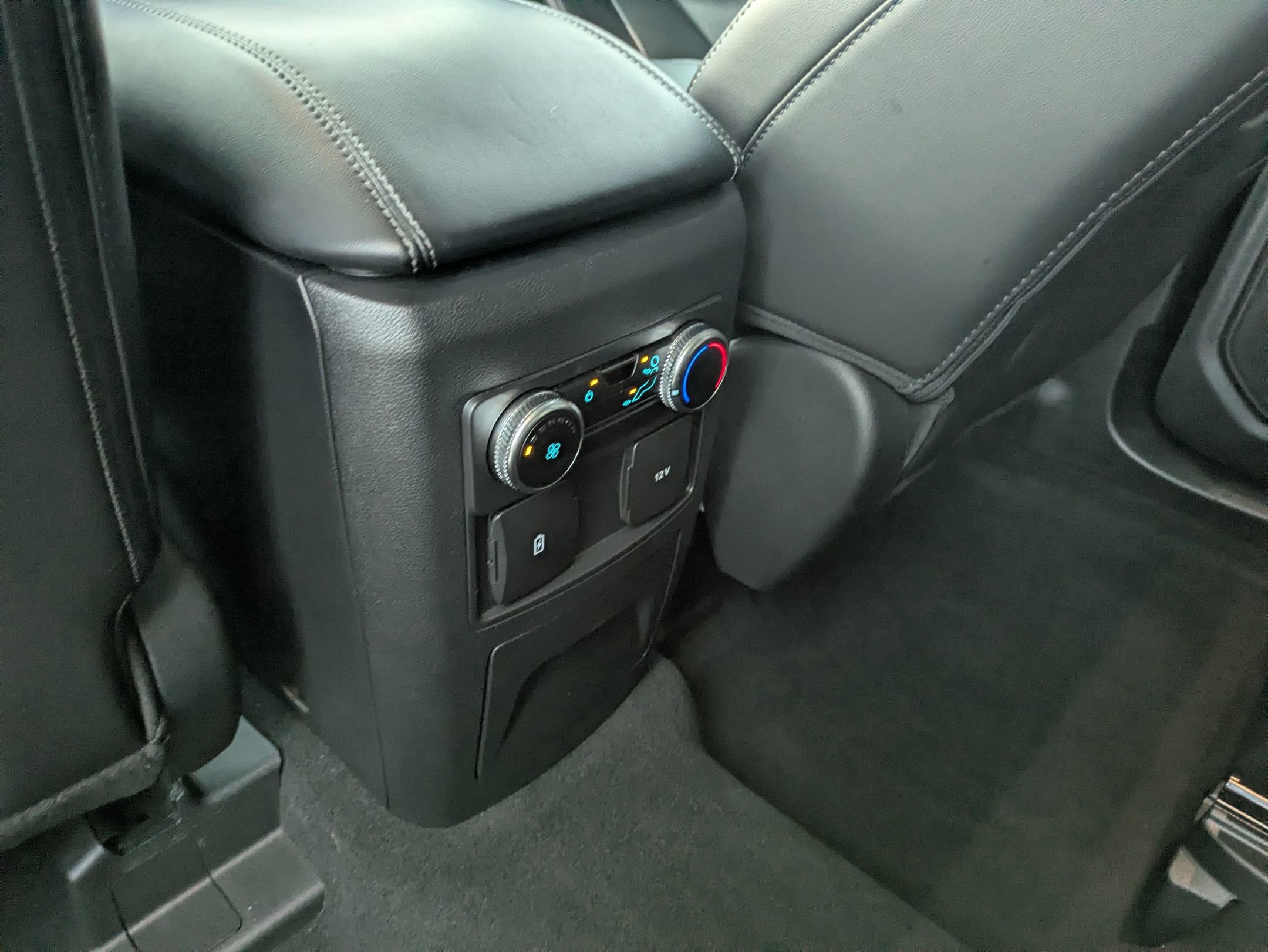 Certified 2024 Ford Explorer XLT w/ Equipment Group 202A image 28