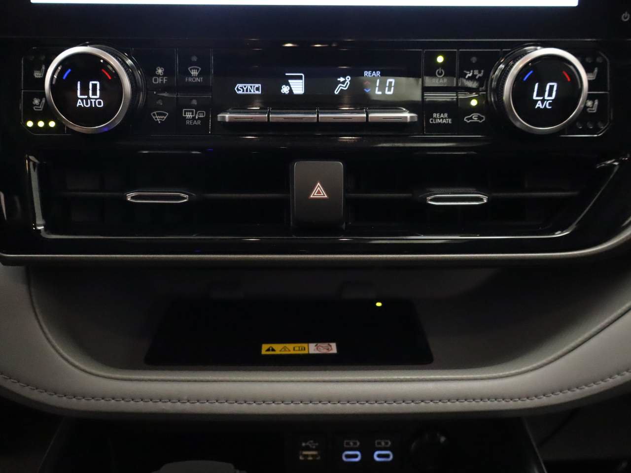 Used 2023 Toyota Highlander Limited FWD image 11