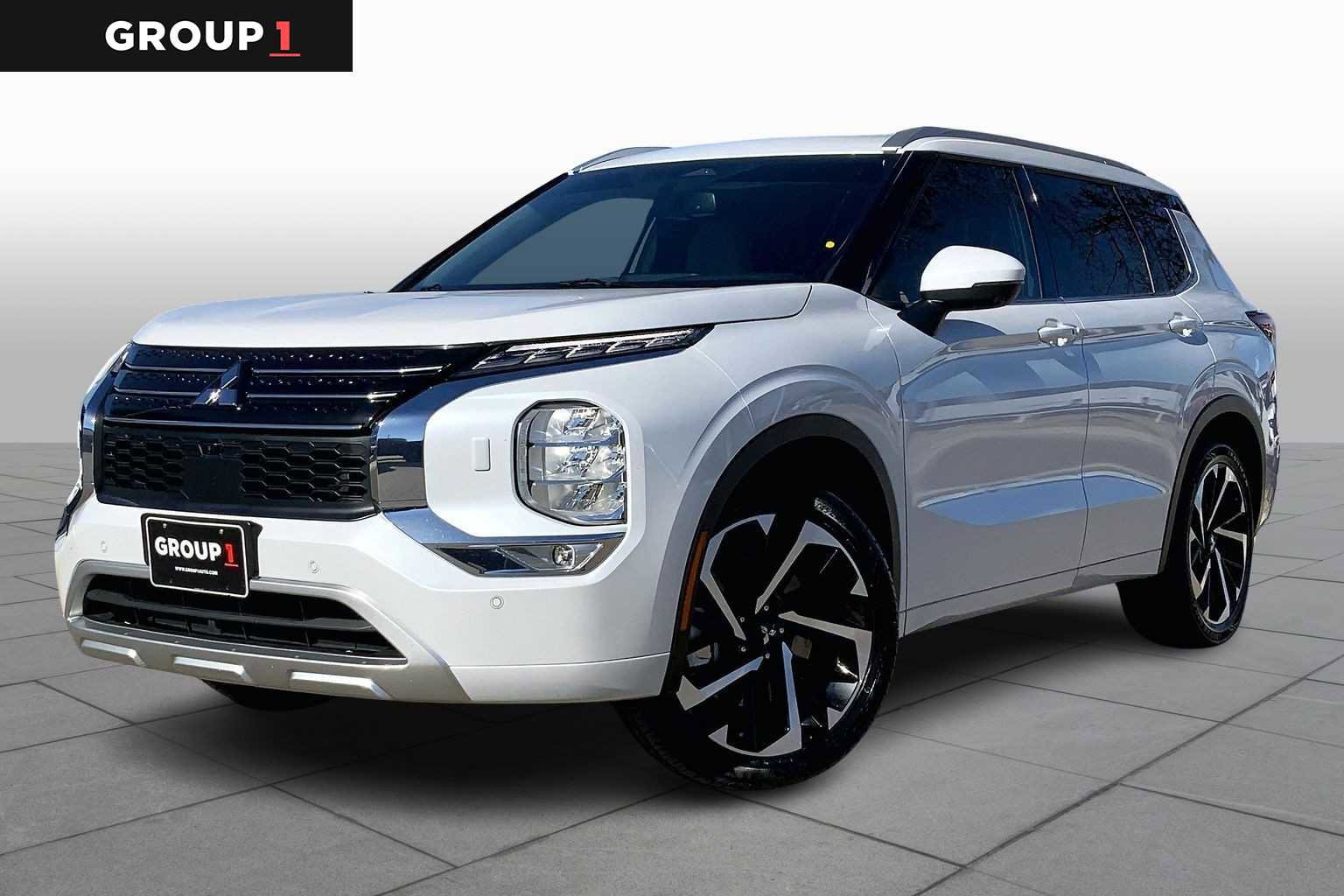 Used 2023 Mitsubishi Outlander SEL image 1