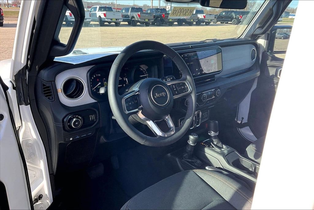 Used 2025 Jeep Wrangler Unlimited Sahara AWD/4WD image 7