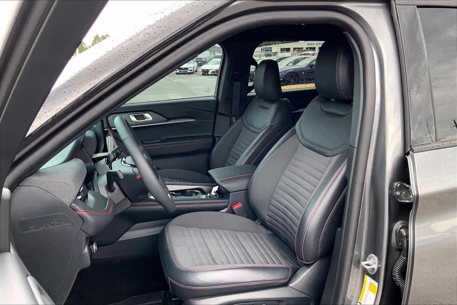 Certified 2025 Ford Explorer ST-Line w/ Premium Package RWD image 8