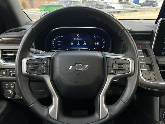 Used 2024 Chevrolet Suburban Z71 w/ Luxury Package AWD/4WD image 15
