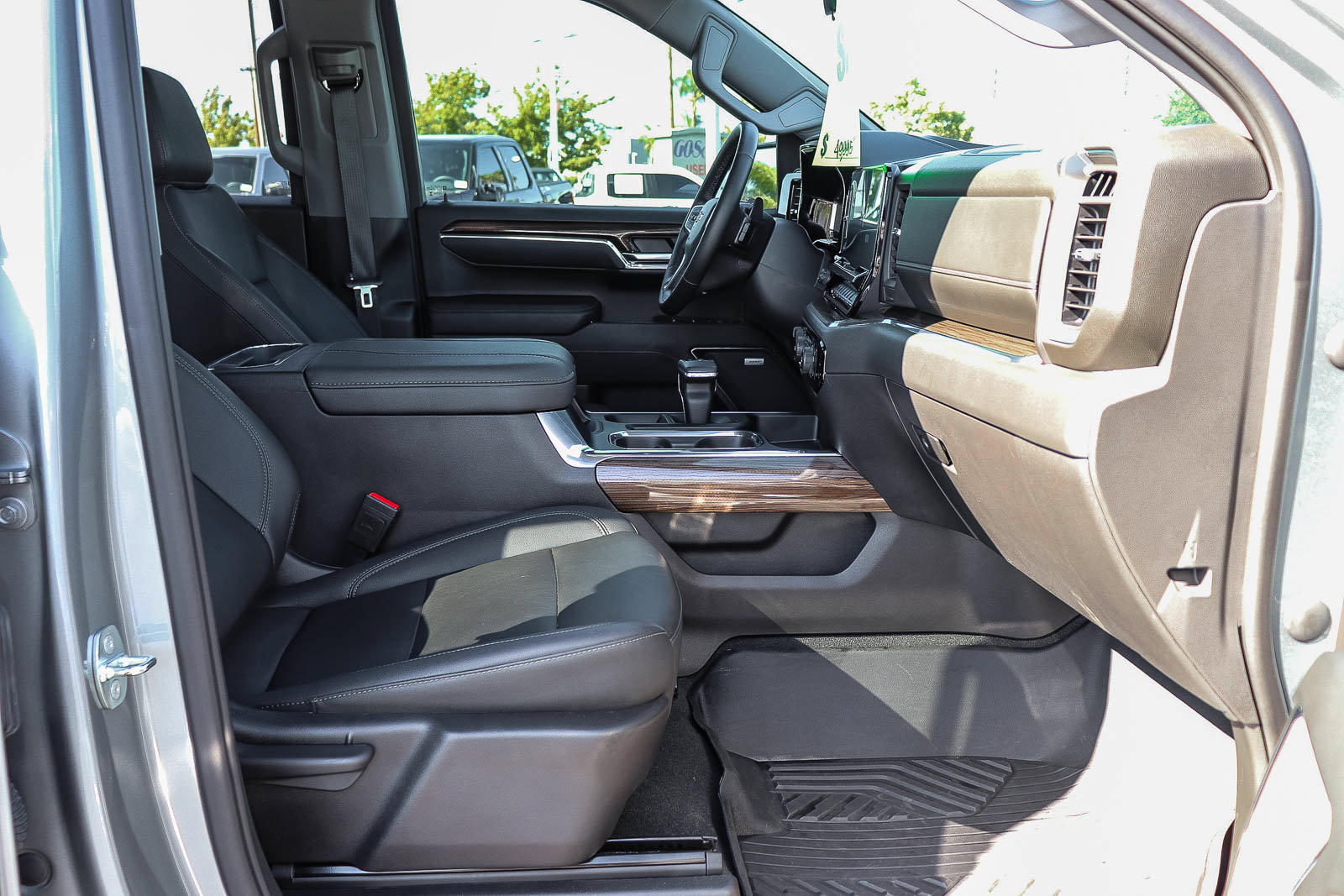 Used 2023 Chevrolet Silverado 1500 LT Trail Boss w/ LT Trail Boss Premium Package AWD/4WD image 16