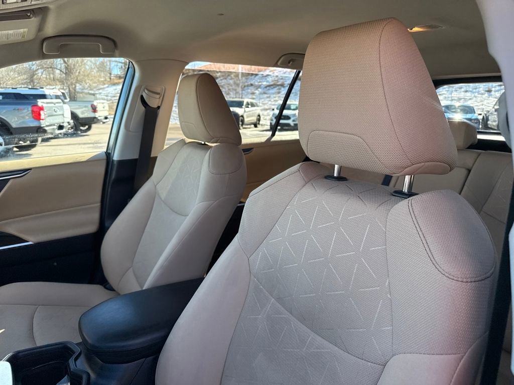Used 2021 Toyota RAV4 XLE w/ Carpet Mat Package (TMS) AWD/4WD image 14