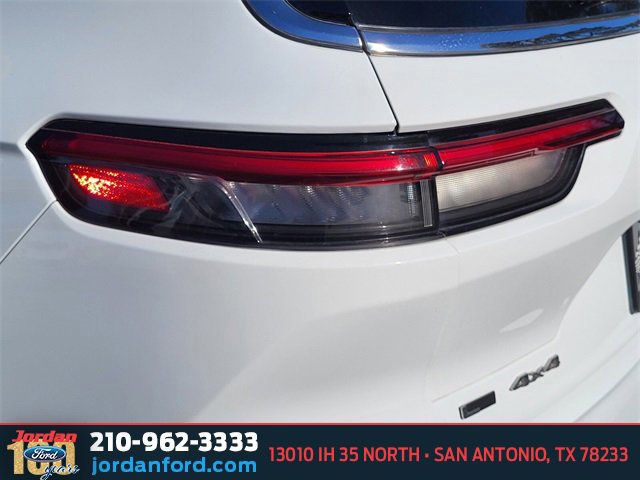 Used 2022 Jeep Grand Cherokee L Limited image 9