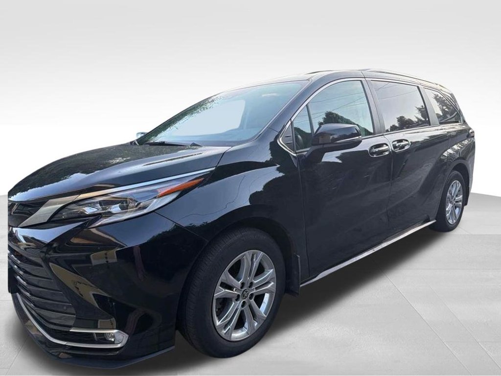 Used 2022 Toyota Sienna Platinum AWD/4WD image 3