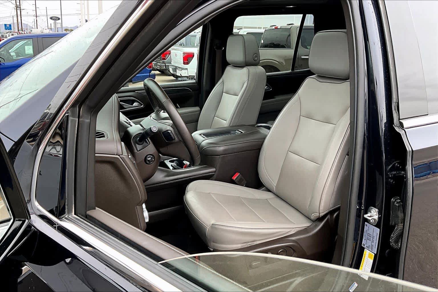 Used 2023 GMC Yukon SLT w/ SLT Luxury Package AWD/4WD image 8