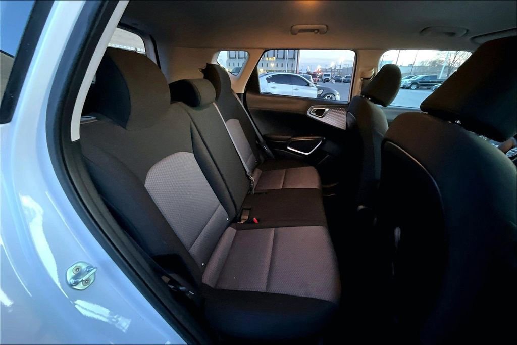 Used 2023 Kia Soul LX w/ LX Technology Package image 25