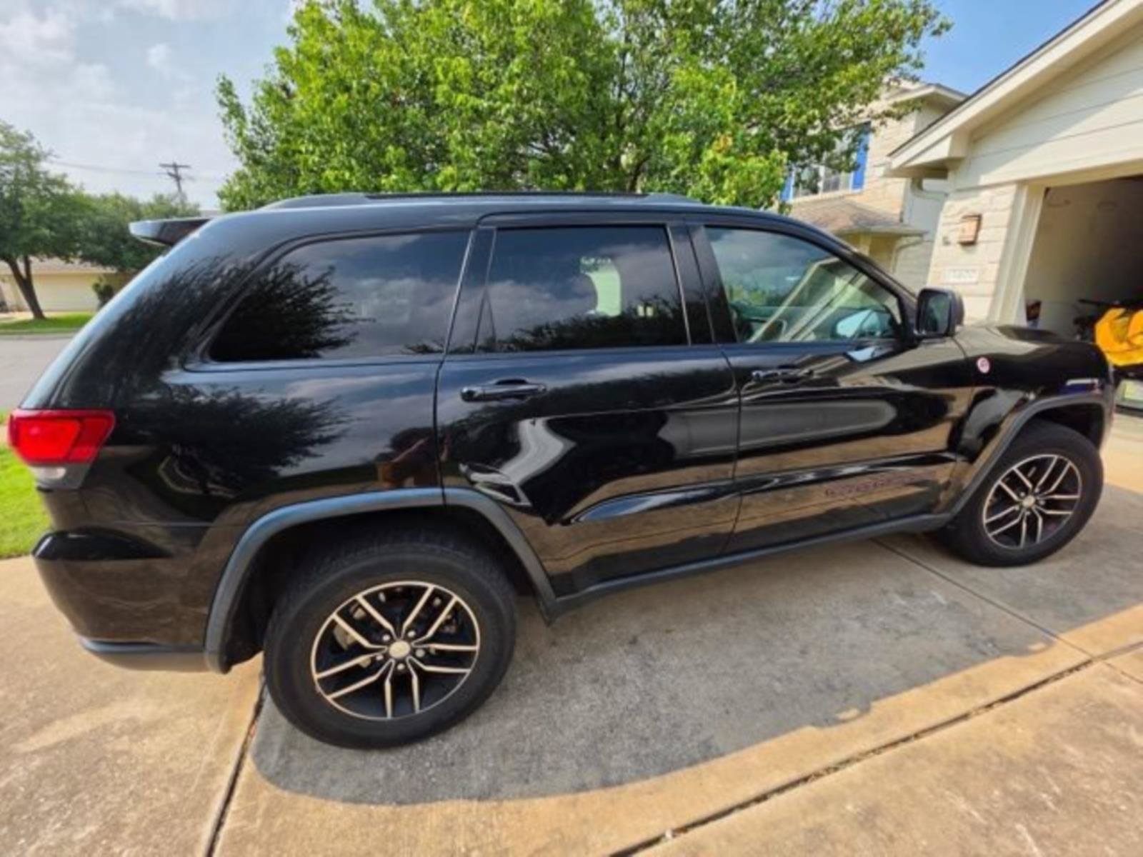 Used 2018 Jeep Grand Cherokee Trailhawk AWD/4WD image 2