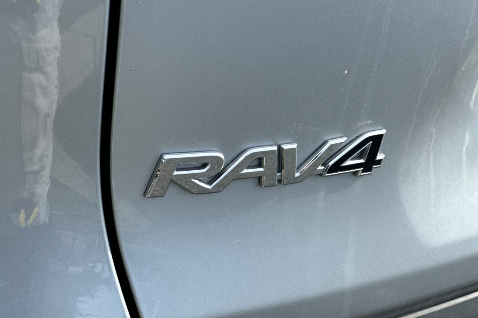 Used 2025 Toyota RAV4 XLE FWD image 25