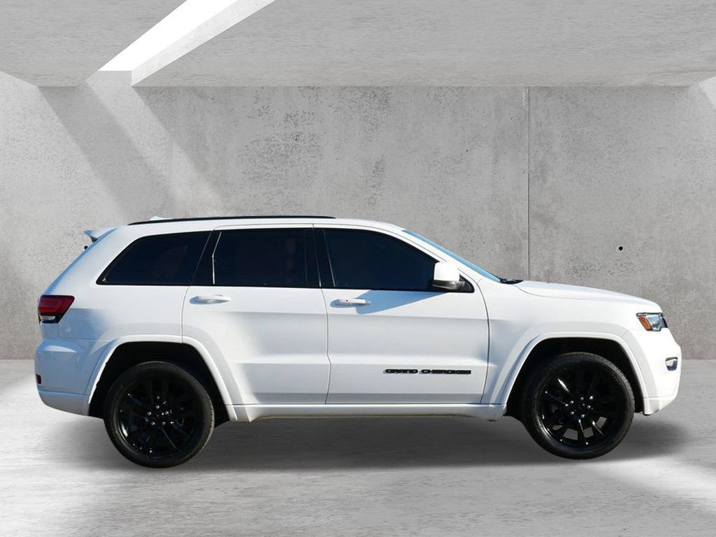 Used 2021 Jeep Grand Cherokee Laredo X AWD/4WD image 2