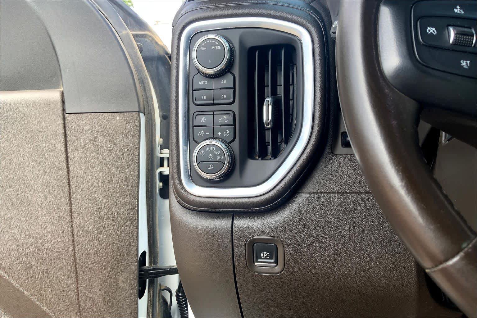 Used 2022 GMC Sierra 2500 Denali w/ Denali Ultimate Package AWD/4WD image 35