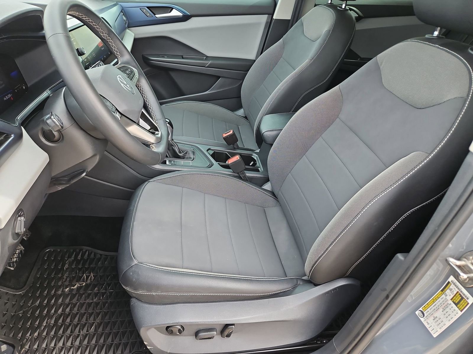 Used 2022 Volkswagen Taos SE w/ Panoramic Sunroof Package FWD image 11
