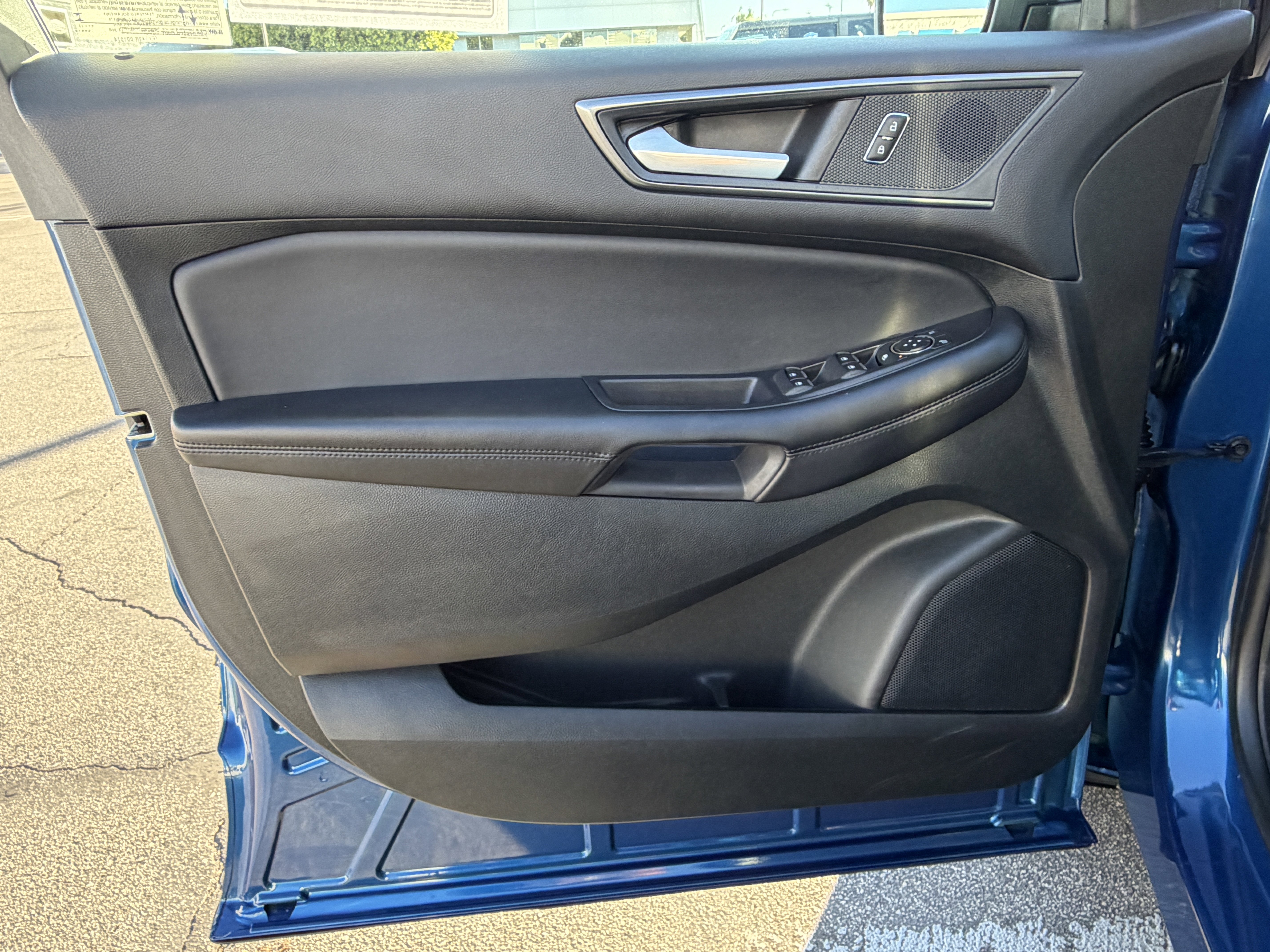 Certified 2023 Ford Edge SE w/ Black Appearance Package image 12