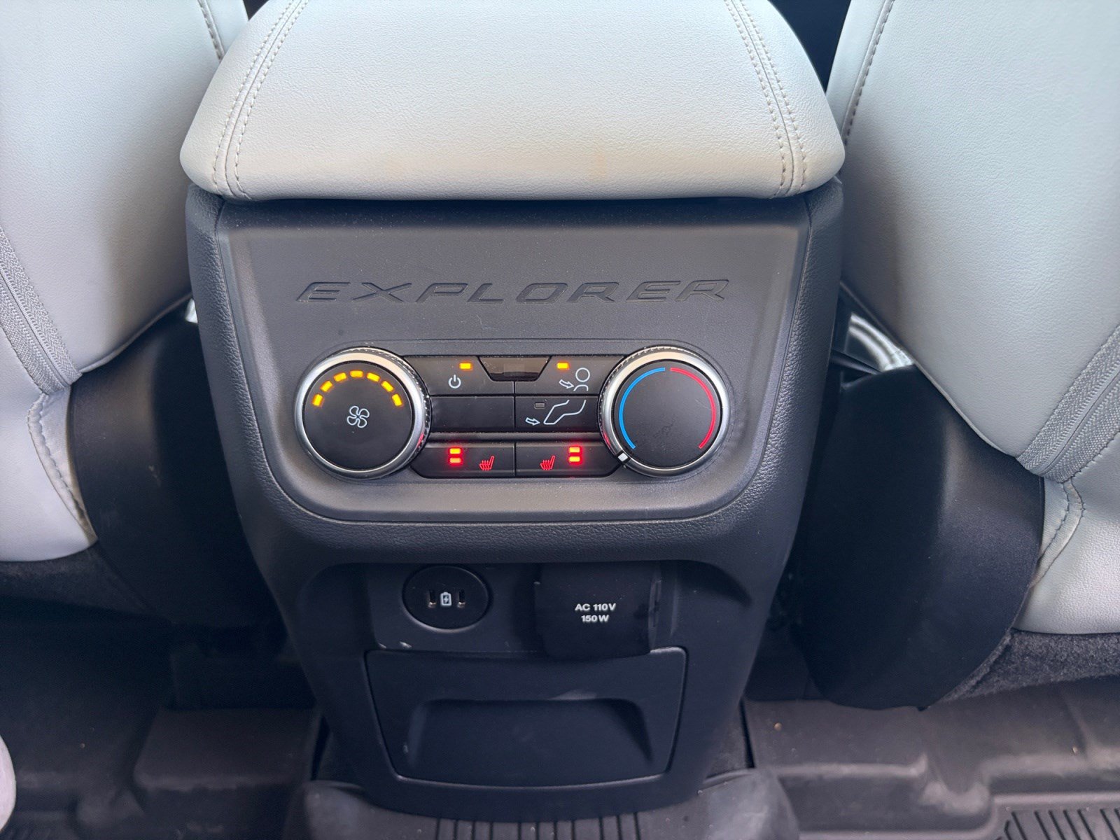 Certified 2025 Ford Explorer Platinum w/ LUX Leather Package AWD/4WD image 26