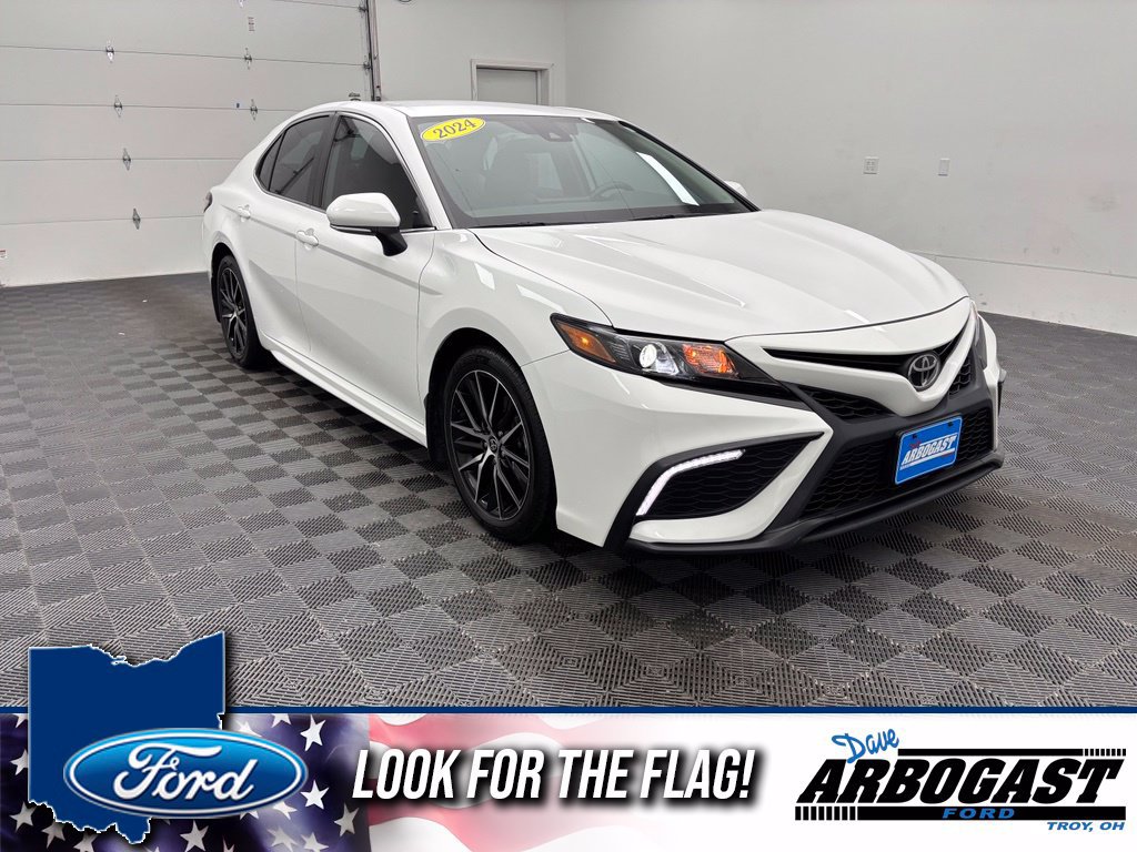 Used 2024 Toyota Camry SE AWD/4WD image 1