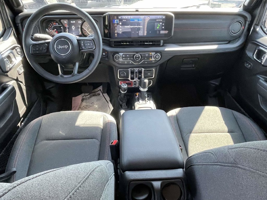 Used 2025 Jeep Gladiator Rubicon w/ Convenience Group AWD/4WD image 11