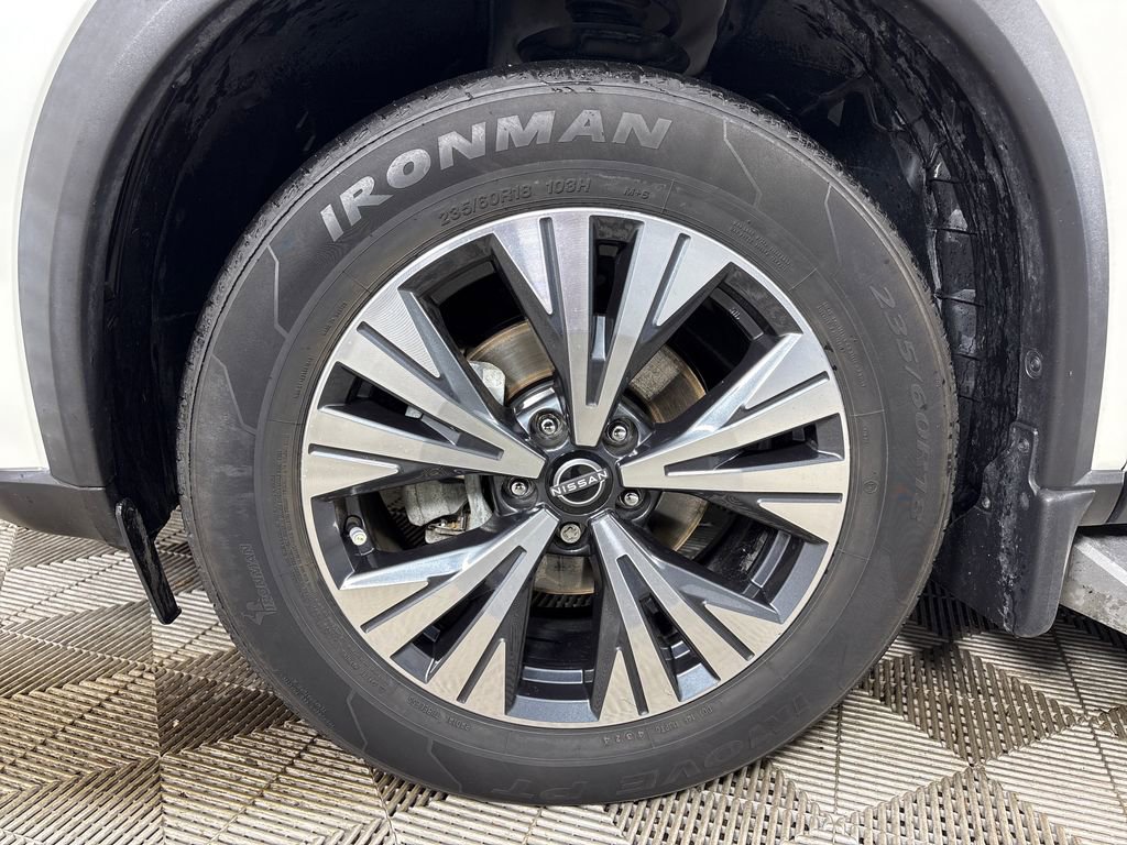 Used 2023 Nissan Rogue SV image 9