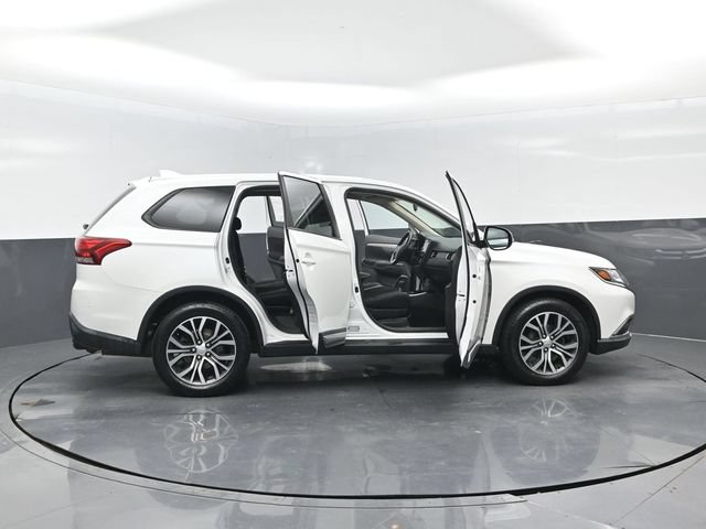 Used 2018 Mitsubishi Outlander SE AWD/4WD image 30