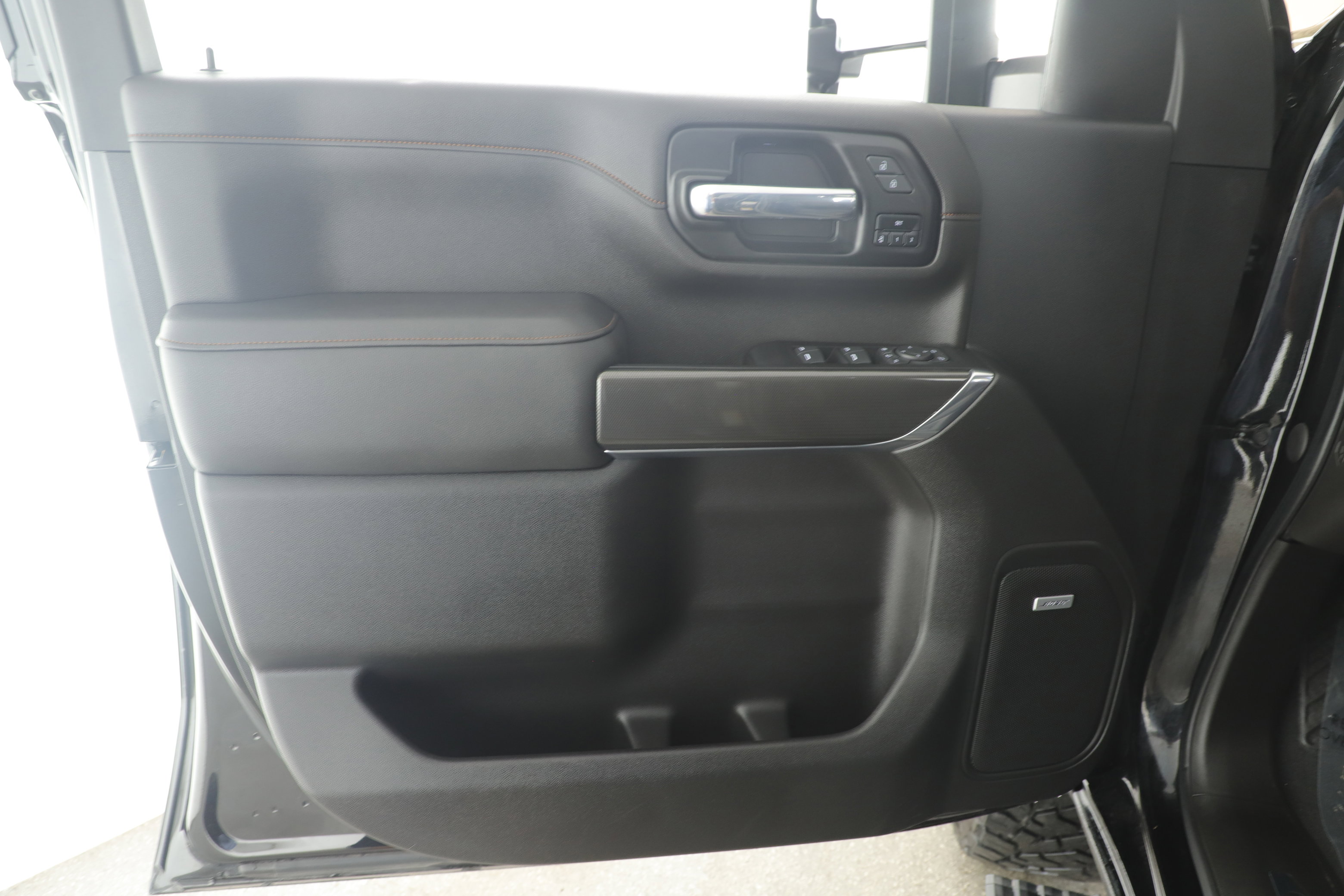 Used 2022 GMC Sierra 2500 AT4 w/ AT4 Premium Plus Package image 9