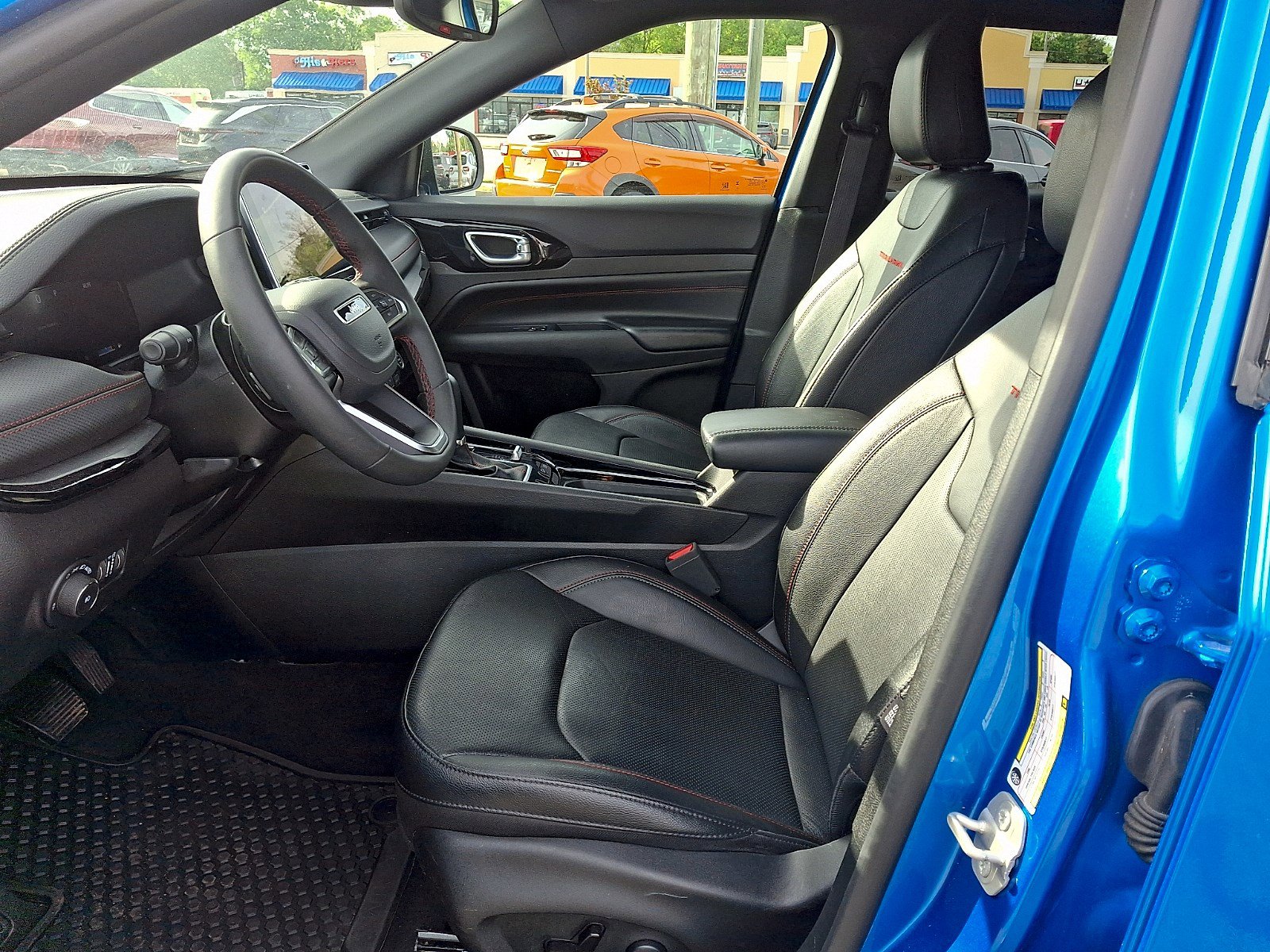 Used 2025 Jeep Compass Trailhawk w/ Trailhawk Elite Group AWD/4WD image 12