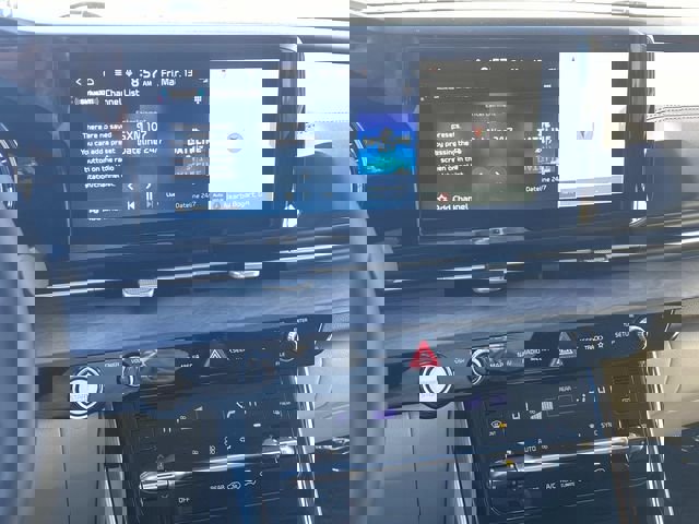 Used 2024 Kia Carnival EX image 24