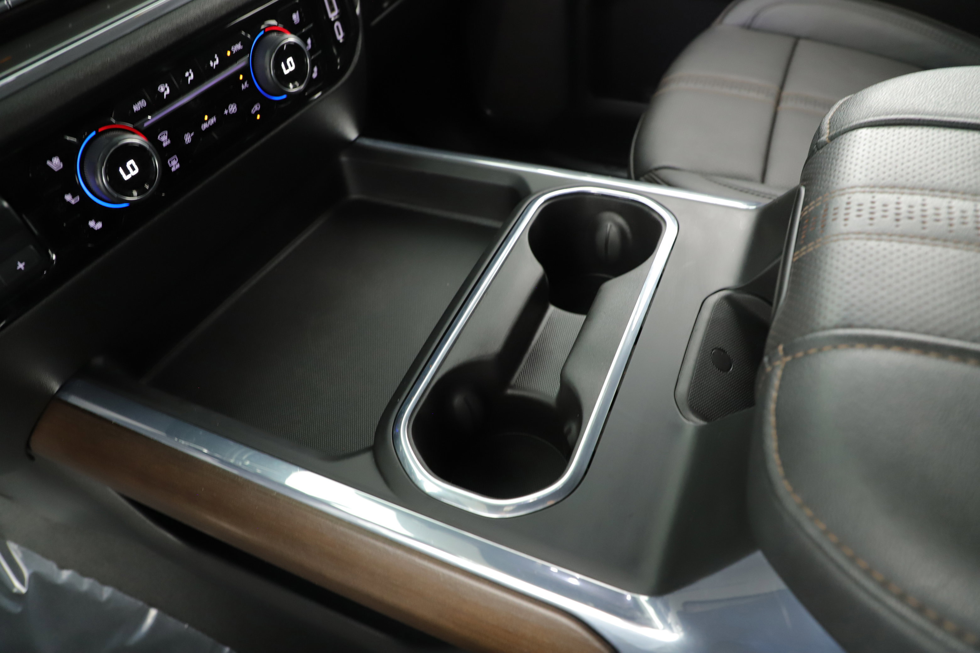 Used 2024 Chevrolet Silverado 3500 High Country w/ Technology Package image 19