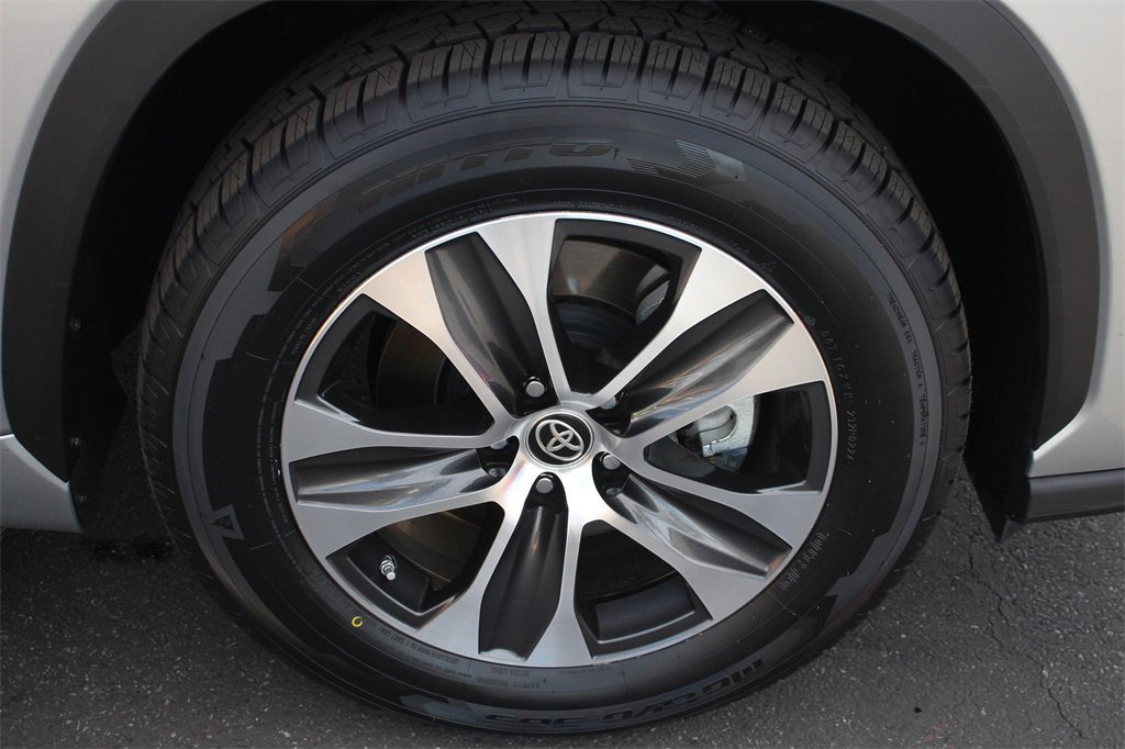 Used 2023 Toyota Highlander XLE image 30