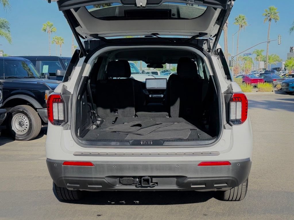 Certified 2025 Ford Explorer Active RWD image 10