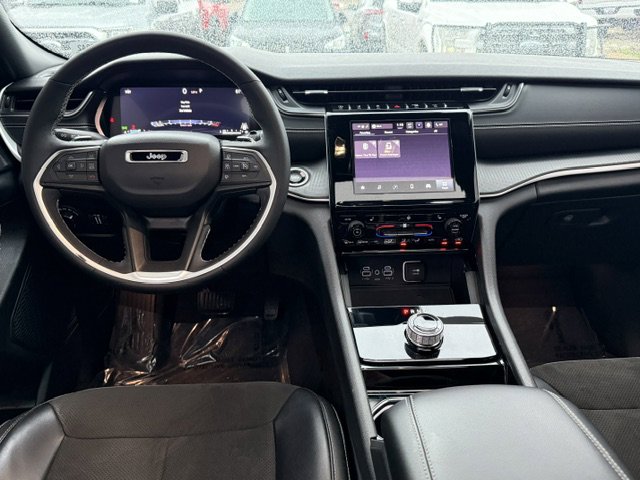 Used 2023 Jeep Grand Cherokee Altitude image 19