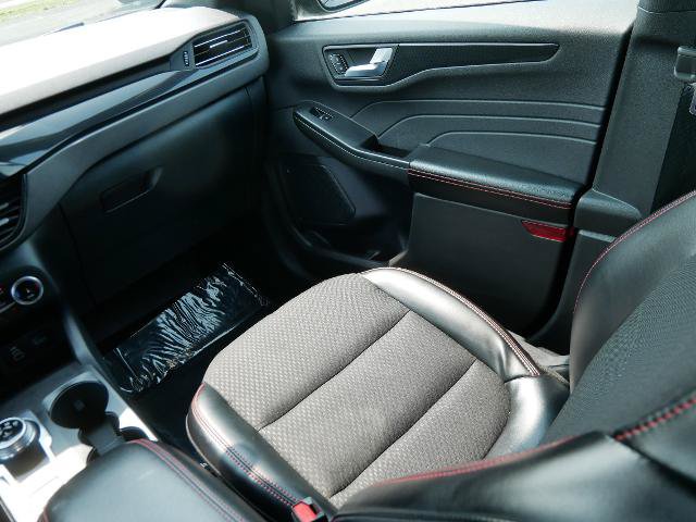 Certified 2025 Ford Escape ST-Line Select AWD/4WD image 17