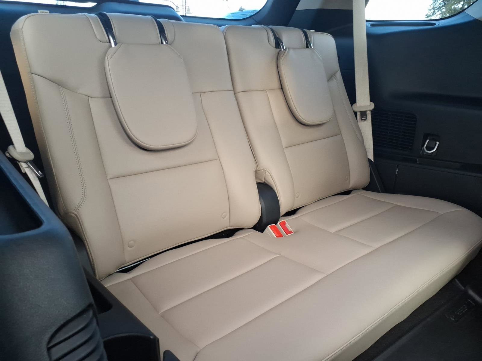 Certified 2024 Ford Explorer Limited w/ Equipment Group 301A image 16