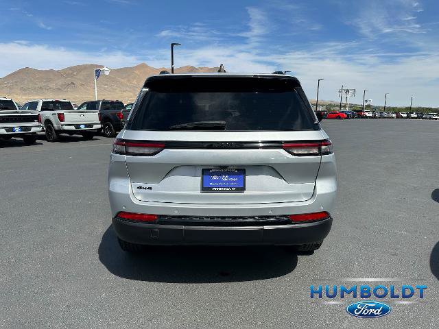 Used 2024 Jeep Grand Cherokee Altitude AWD/4WD image 6