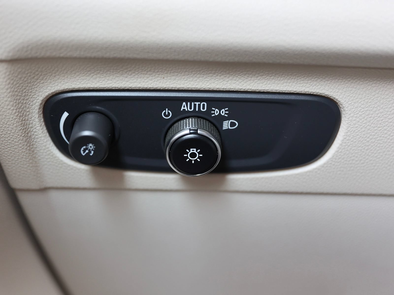 Used 2022 Buick Envision Preferred AWD/4WD image 33