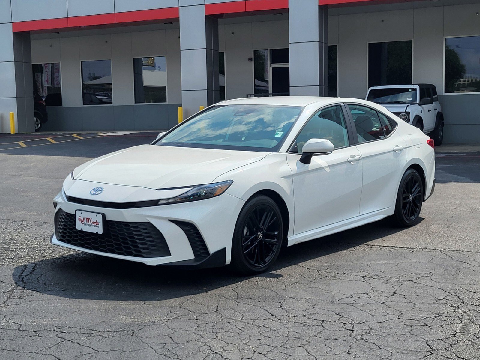 Used 2025 Toyota Camry SE FWD image 8