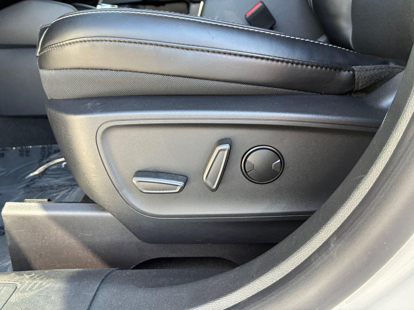 Certified 2025 Ford Escape SE FWD image 14