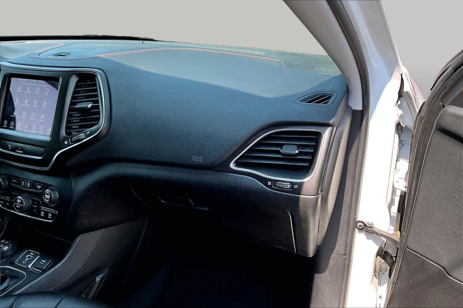 Used 2019 Jeep Cherokee Trailhawk w/ Cold Weather Group AWD/4WD image 22