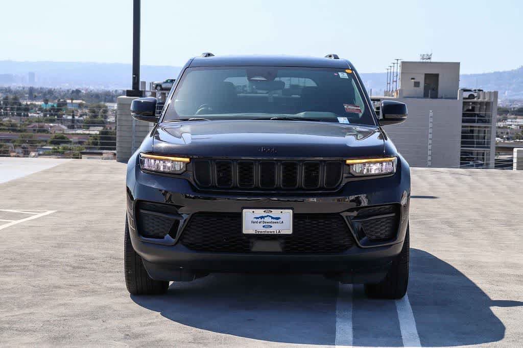 Used 2023 Jeep Grand Cherokee Altitude RWD image 2