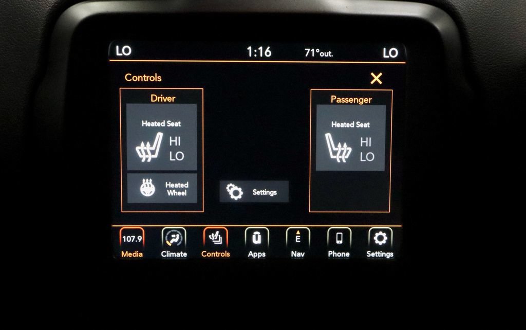 Used 2023 Jeep Renegade Latitude w/ Premium Group AWD/4WD image 4
