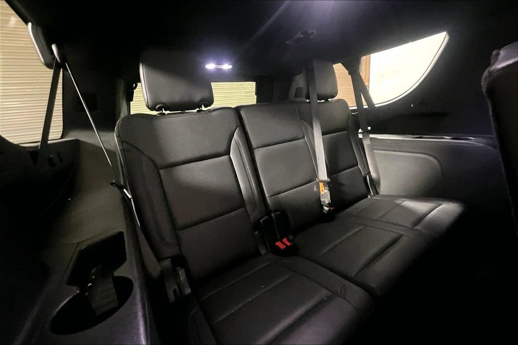 Used 2025 Chevrolet Suburban Z71 AWD/4WD image 23