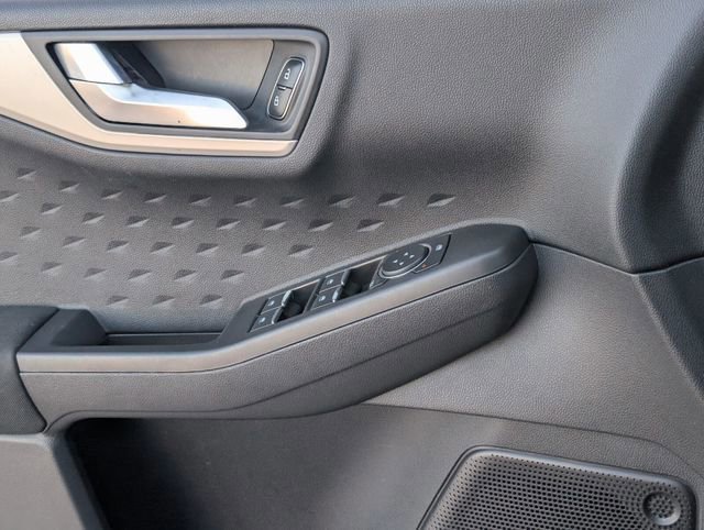 Certified 2020 Ford Escape SE image 27