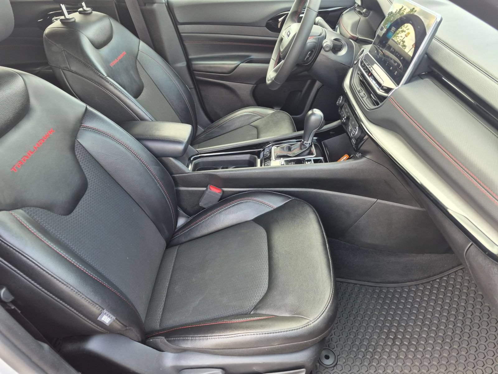 Used 2025 Jeep Compass Trailhawk AWD/4WD image 30