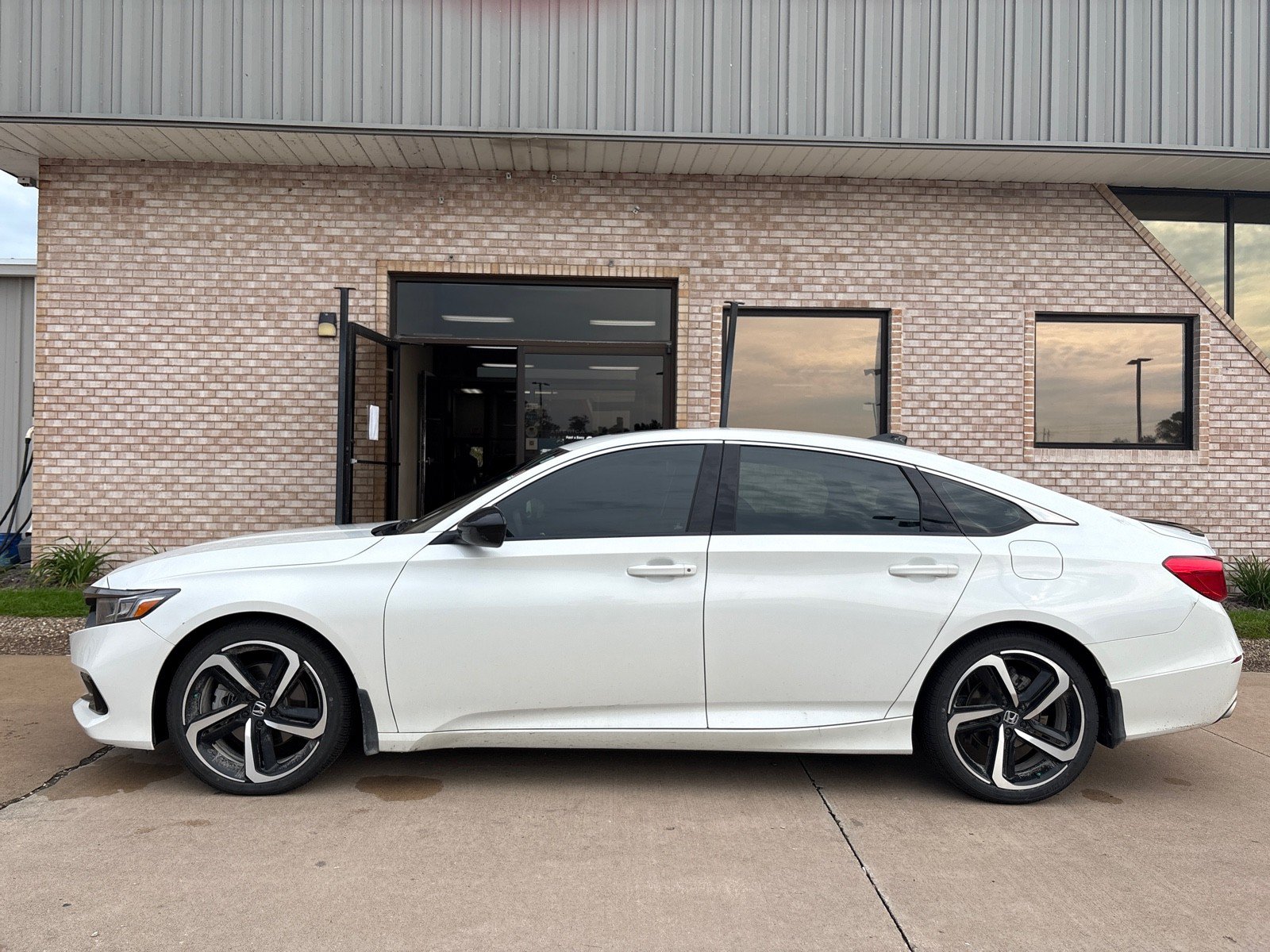 Used 2022 Honda Accord Sport image 3
