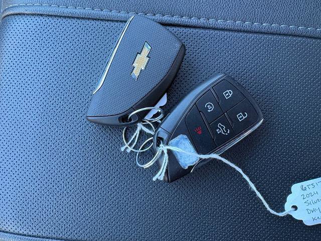 Used 2024 Chevrolet Silverado 2500 LTZ w/ LTZ Premium Package image 19